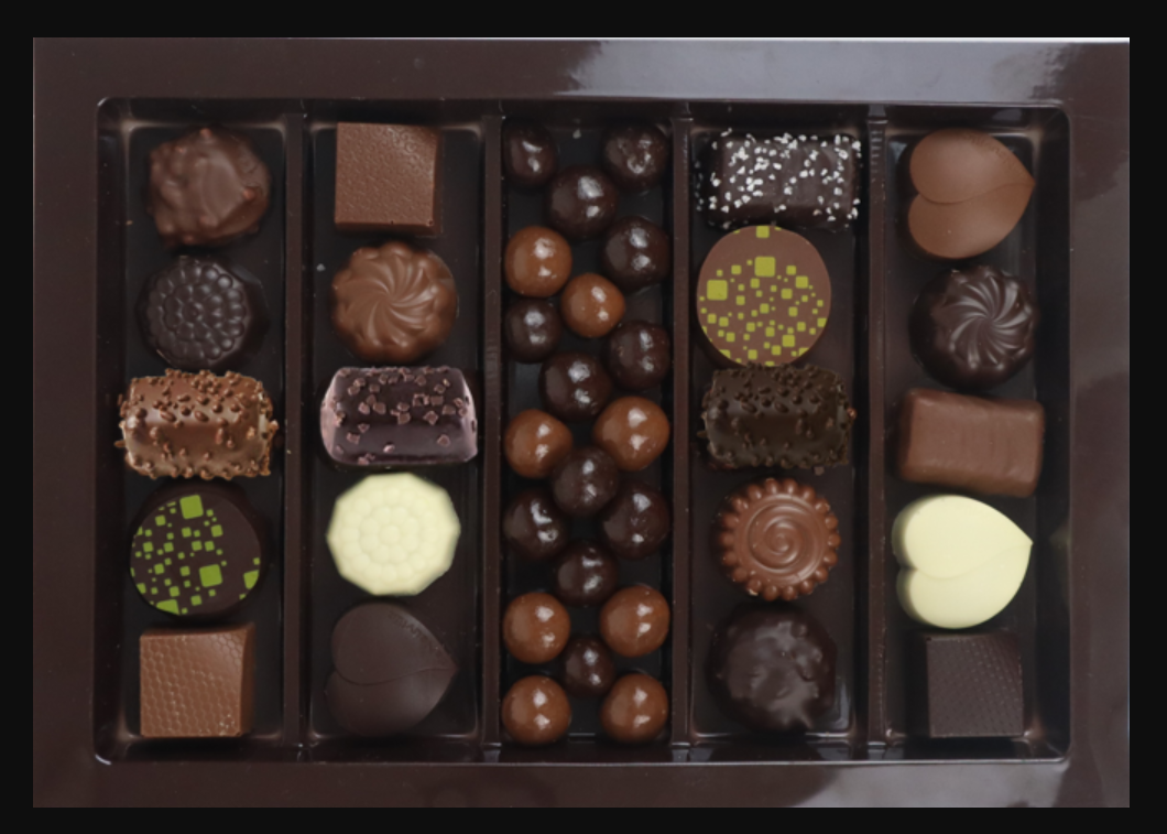 Grand coffret de chocolats Hover